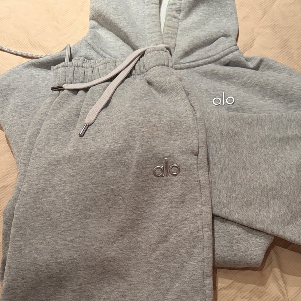 ALO Yoga Light Gray Joggers